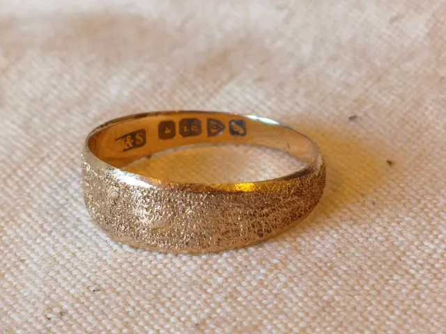 Auténtico Anillo Victoriano  Tardío oro 18k. 1893
