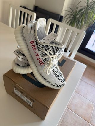 Adidas Yeezy Boost 350 V2 Zebra Talla 43