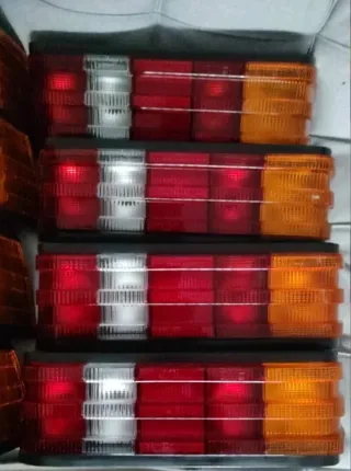 Piloto trasero derecho Mercedes 190 W201