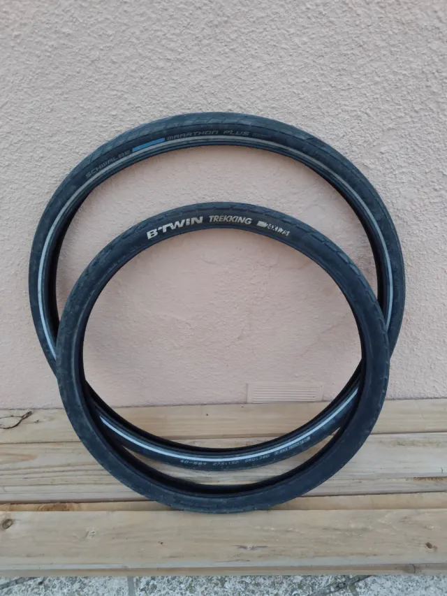 Cubiertas B'Twin Trekking y Schwalbe Marathon