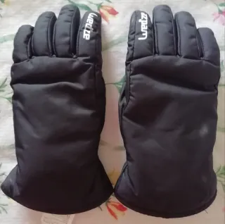 Pantalones de nieve con un par de guantes 12 Euros