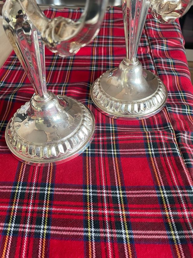 Coppia di candelieri in argento