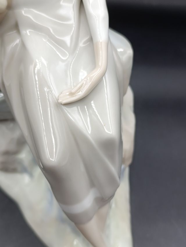 Figura Nao Lladro Joven con Cántaro