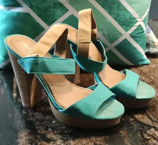 Sandalias tacón turquesa y beige T40