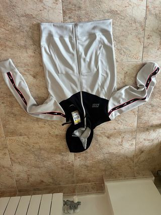 Chaqueta Nike con etiqueta