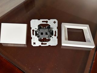 Mecanismos interruptores de luz blancos