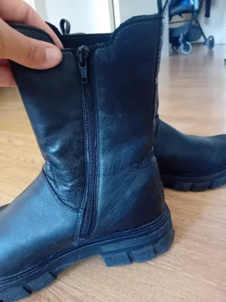 Botas de piel negras