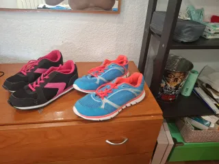 2 paia di scarpe sportive