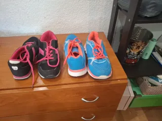 2 paia di scarpe sportive