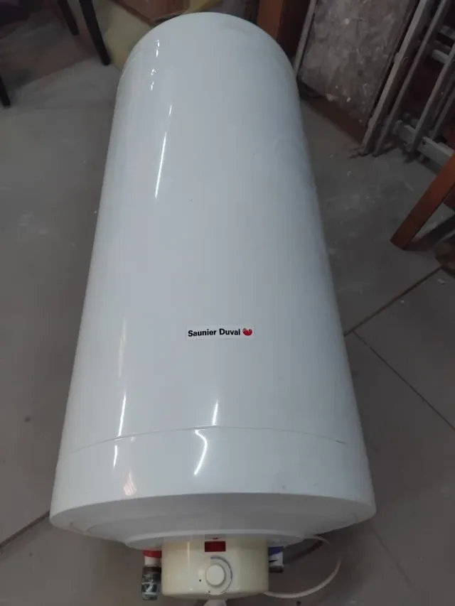 Calentador de agua Saunier Duval blanco
