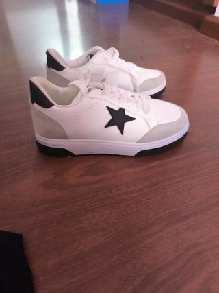 Zapatillas skate blancas y negras