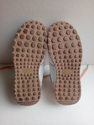 Zapatillas deportivas beige y rosa
