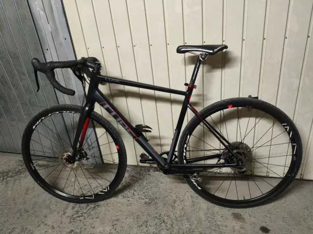 Bicicleta Gravel / carretera Cube