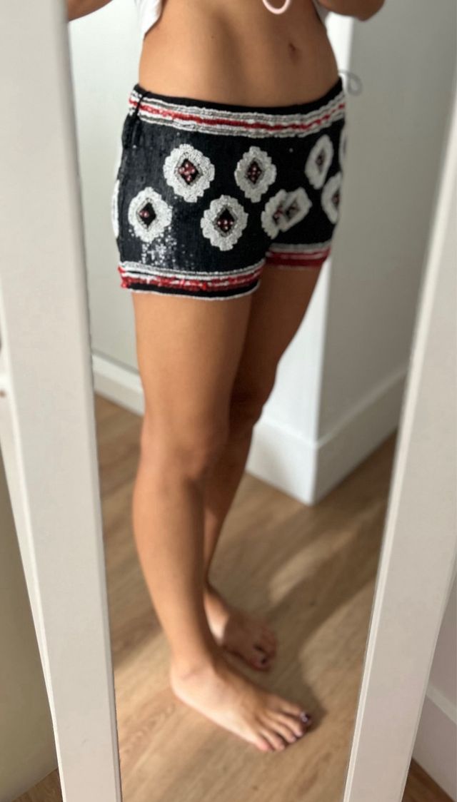 Shorts Zara con pedrería