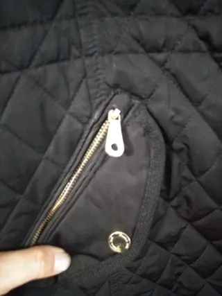 Gabardina Massimo Dutti Negra con Capucha