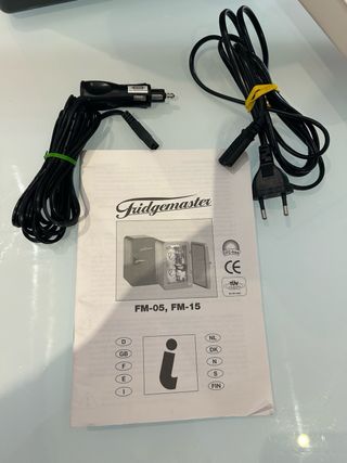 Mini nevera Frigidmaster negra