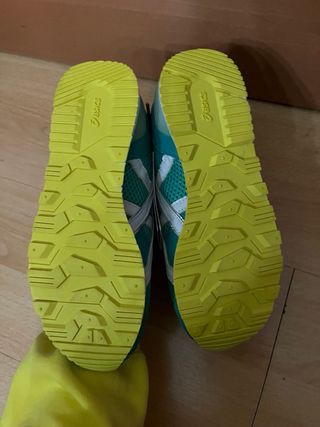 Zapatillas Asics verdes y amarillas