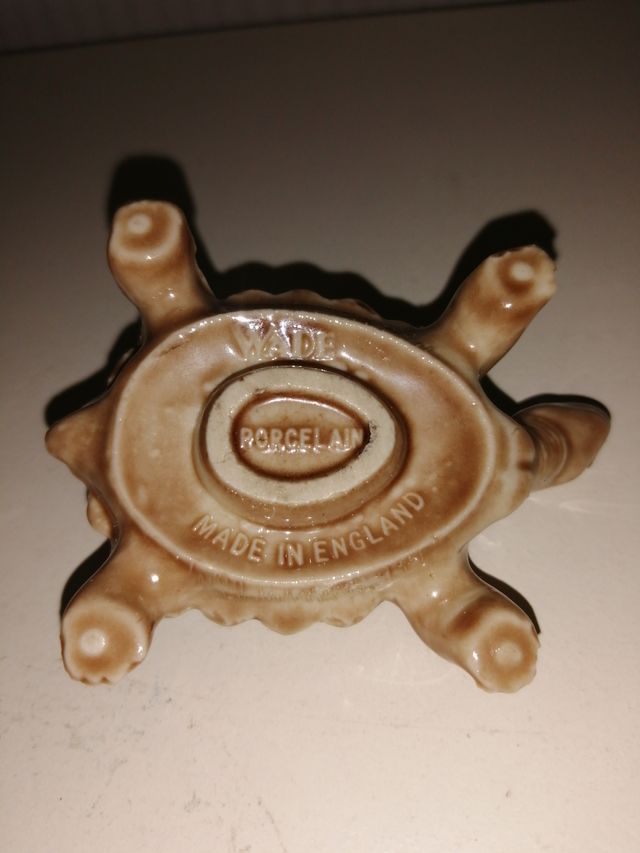 Adorno Tortuga Porcelana marca Wade