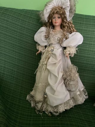 Bambola di porcellana vintage