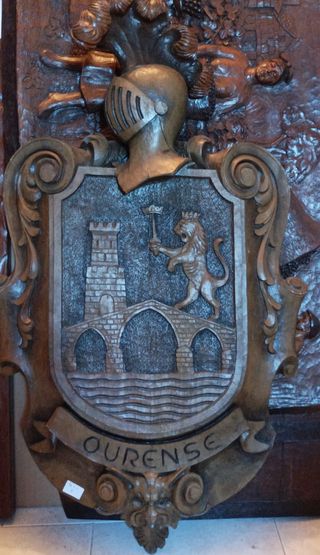 Escudo Ourense en madera realizado por Lubaro