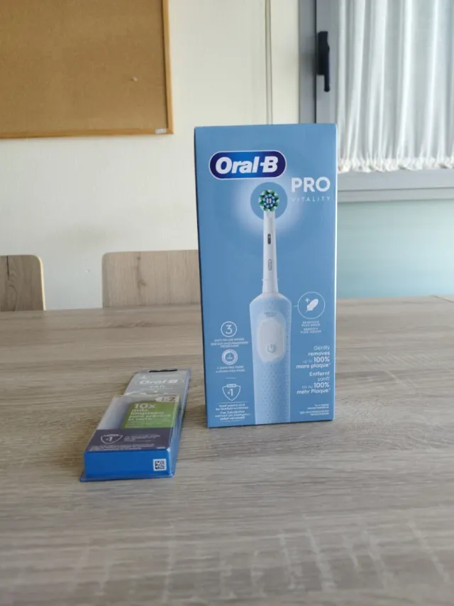 Oral-B Pro Vitality Cepillo Eléctrico + Recambios