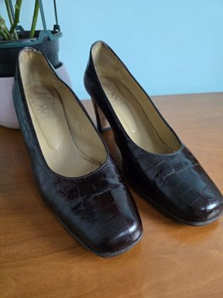 ZAPATOS DE TACÓN  COCODRILO. NÚMERO 37