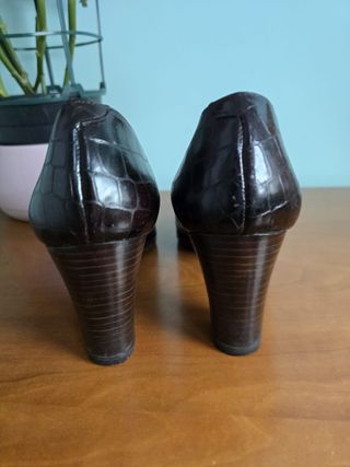 ZAPATOS DE TACÓN  COCODRILO. NÚMERO 37