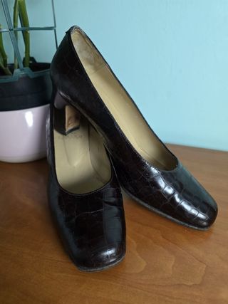 ZAPATOS DE TACÓN  COCODRILO. NÚMERO 37