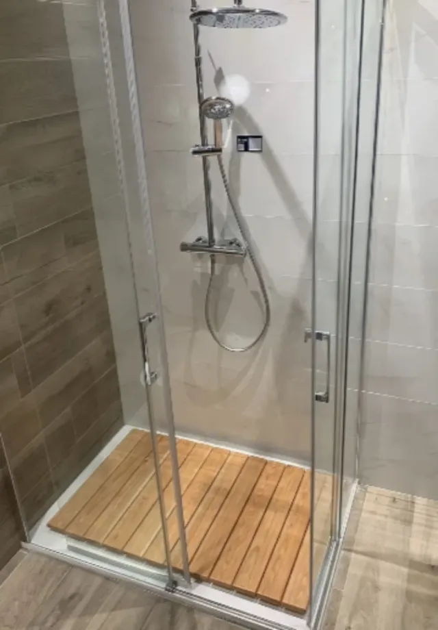 Tarima ducha Castelmerlino alerce