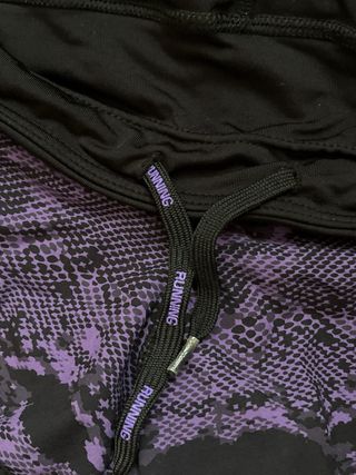 Pantaloncini da corsa viola e neri