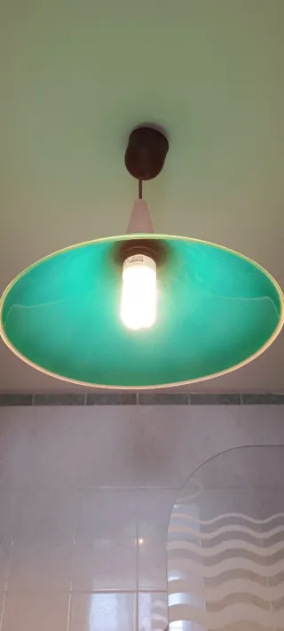 2 lampade: vetro verde e legno