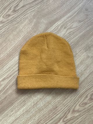 Gorro de lana amarillo