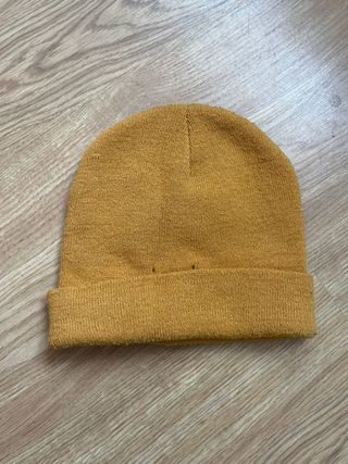 Gorro de lana amarillo