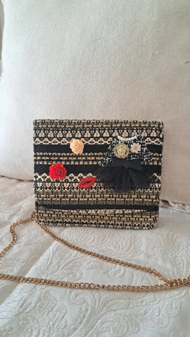 Bolso de fiesta negro y dorado