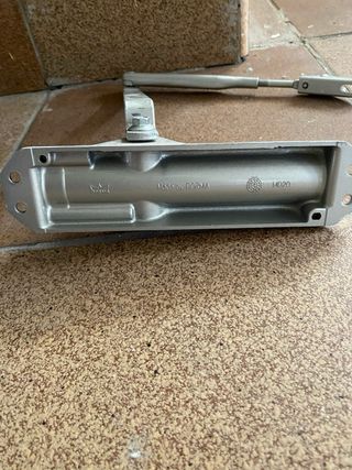 Cerrador de puerta Dorma