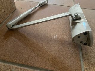 Cerrador de puerta Dorma