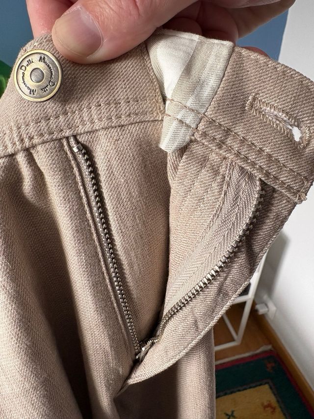 Pantalón slim fit beige