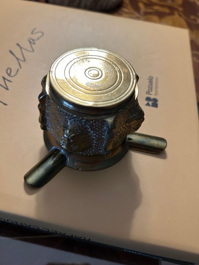 Cinzeiro de Bronze Antigo Decorado