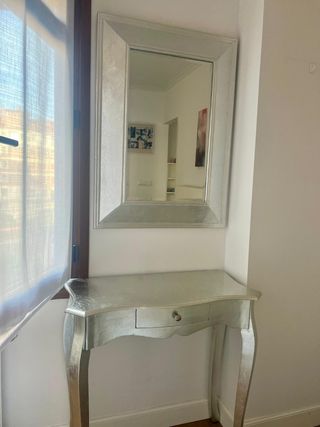Mesa consola y espejo plateado