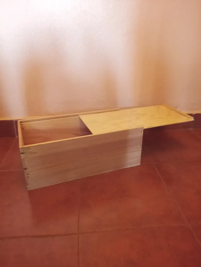 Scatola decorativa in legno