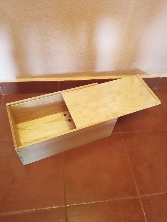 Scatola decorativa in legno