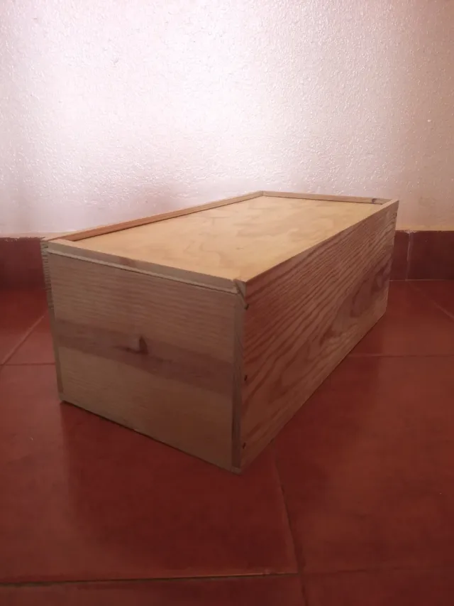 Scatola decorativa in legno