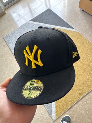 Gorra New Era NY Negra y Amarilla