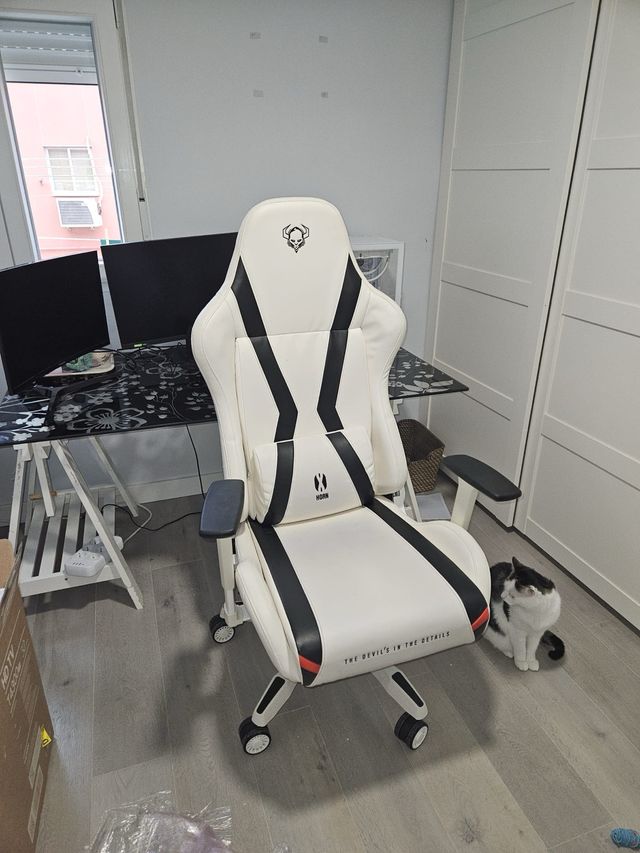 Silla Gaming Blanca y Negra