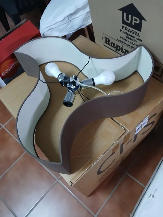 Pareja de lámparas de tela y metal