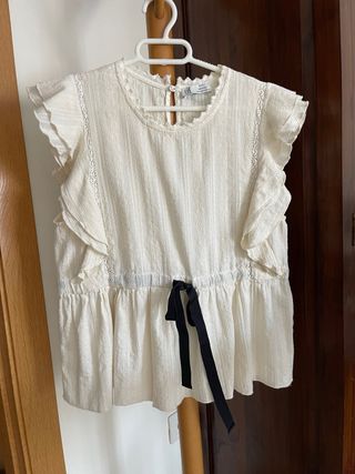 Blusa Zara sin mangas con volantes