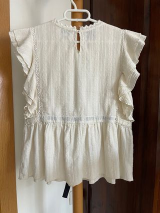 Blusa Zara sin mangas con volantes