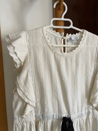 Blusa Zara sin mangas con volantes