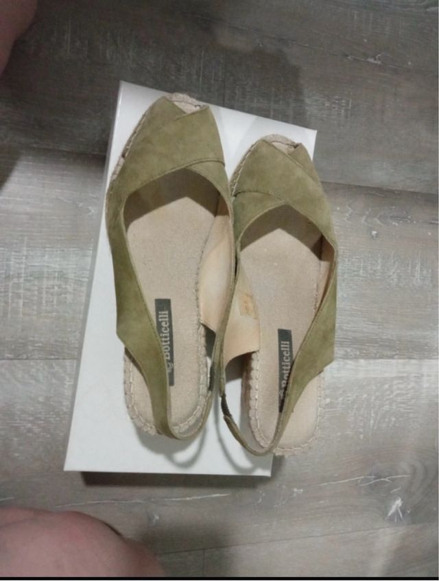 Sandalias cuña verde talla 37