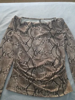 Jersey H&M estampado serpiente